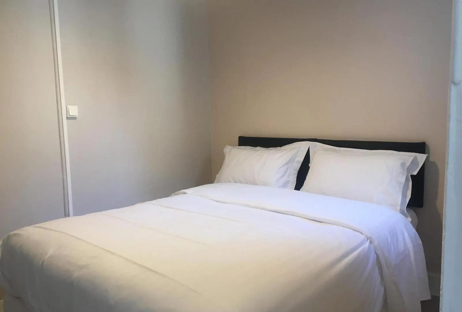 Le Paris Saint Ouen Hotel
