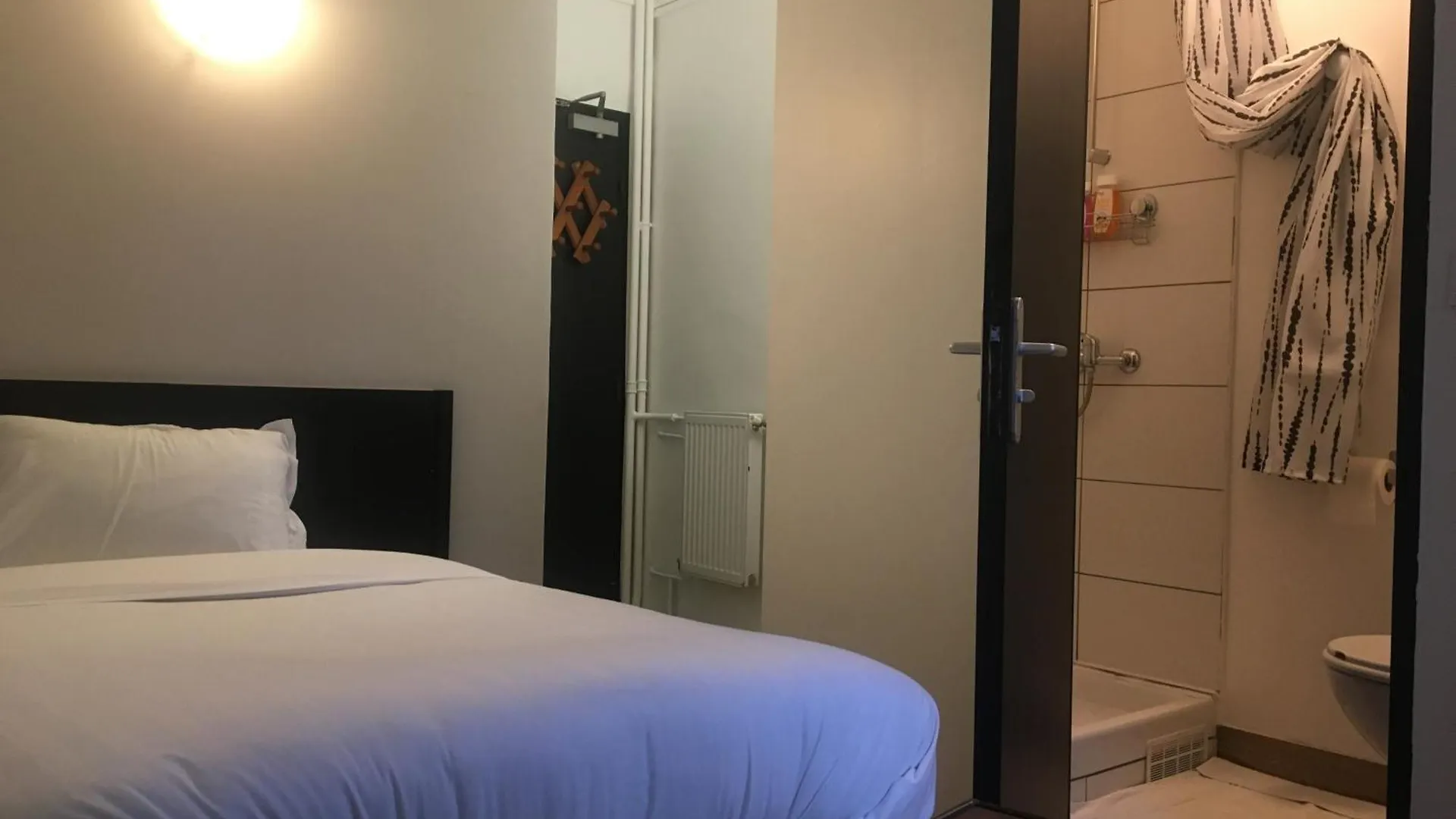 Le Paris Saint Ouen Hotel