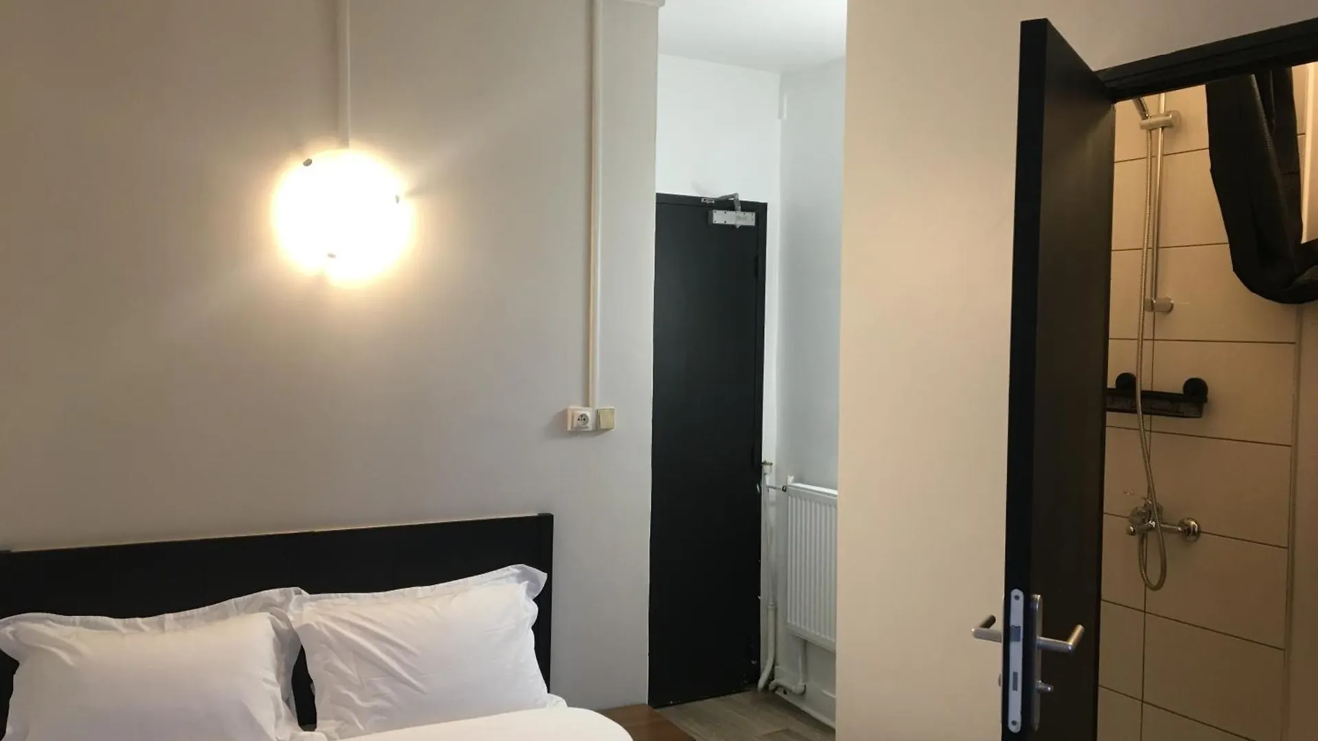 Le Paris Saint Ouen Hotel
