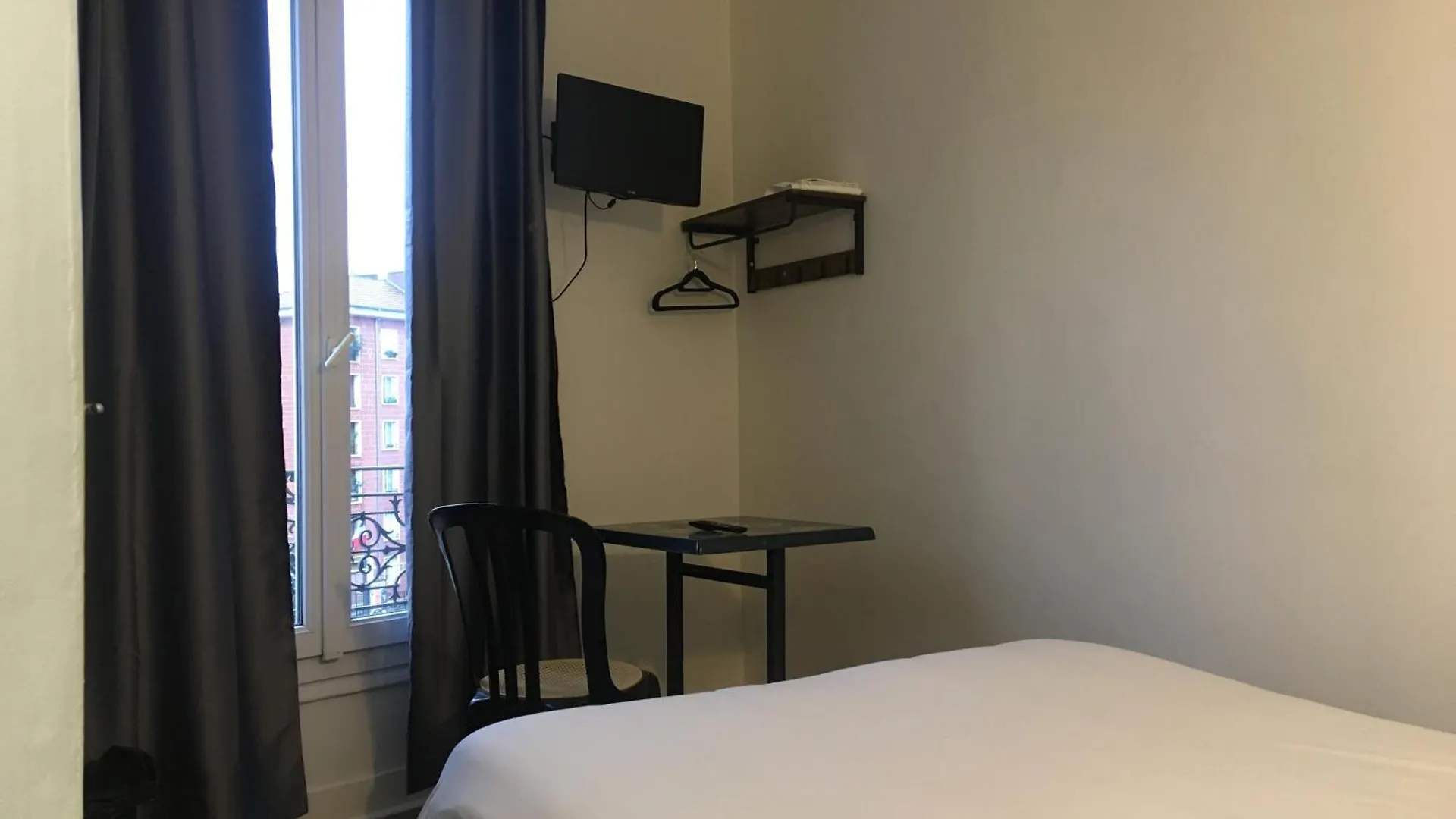 Le Paris Saint Ouen Hotel 0*,  France